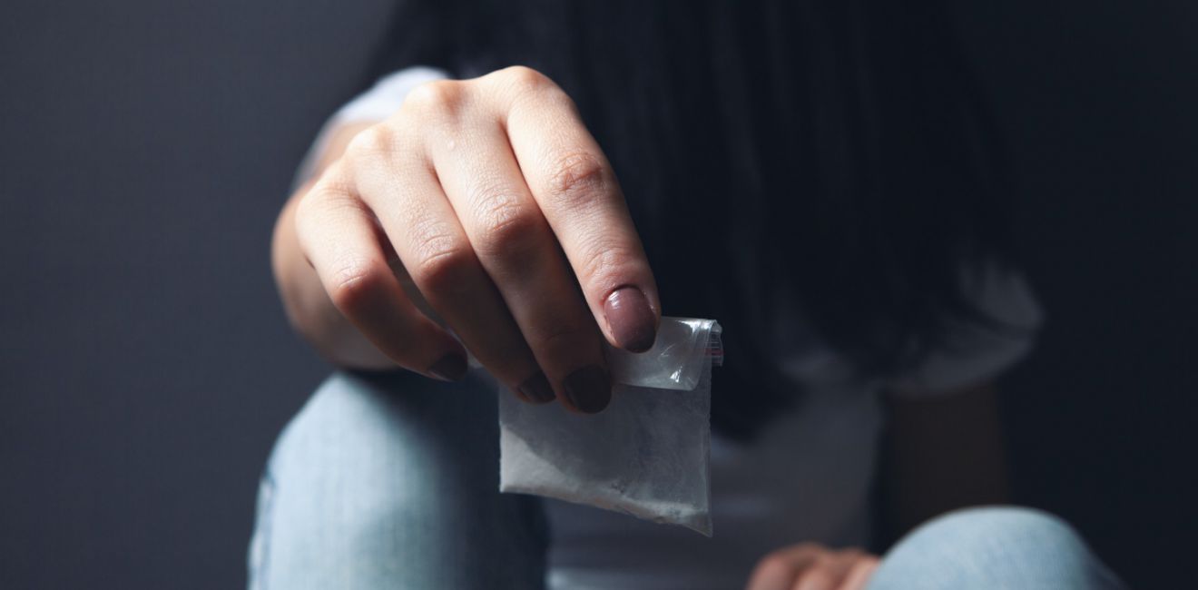 Usuário de cocaína: quais os sintomas, causas e como procurar ajuda
